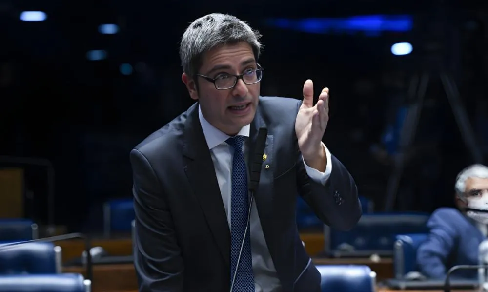 Líder do PL detona fala de Lula sobre “não pensar” nas críticas evangélicas: “Nós cristãos nunca podemos esquecer”