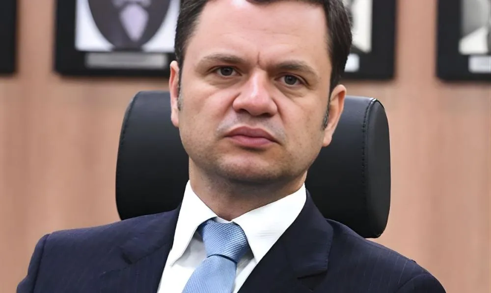 Polícia do DF é questionada por Moraes por visita irregular de Torres na Papudinha