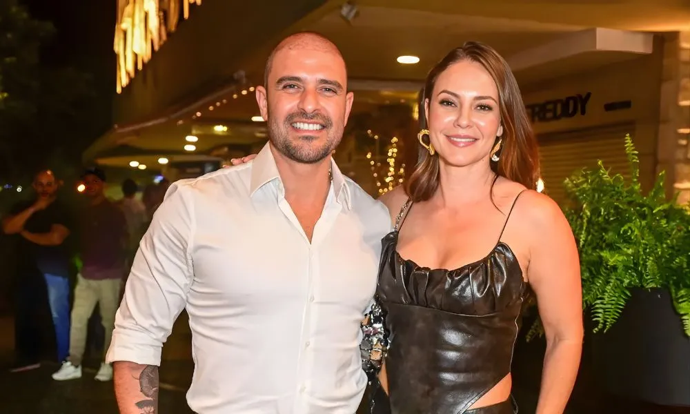 “O amor não acaba”, Diogo Nogueira homenageia Paolla Oliveira em show no Rio