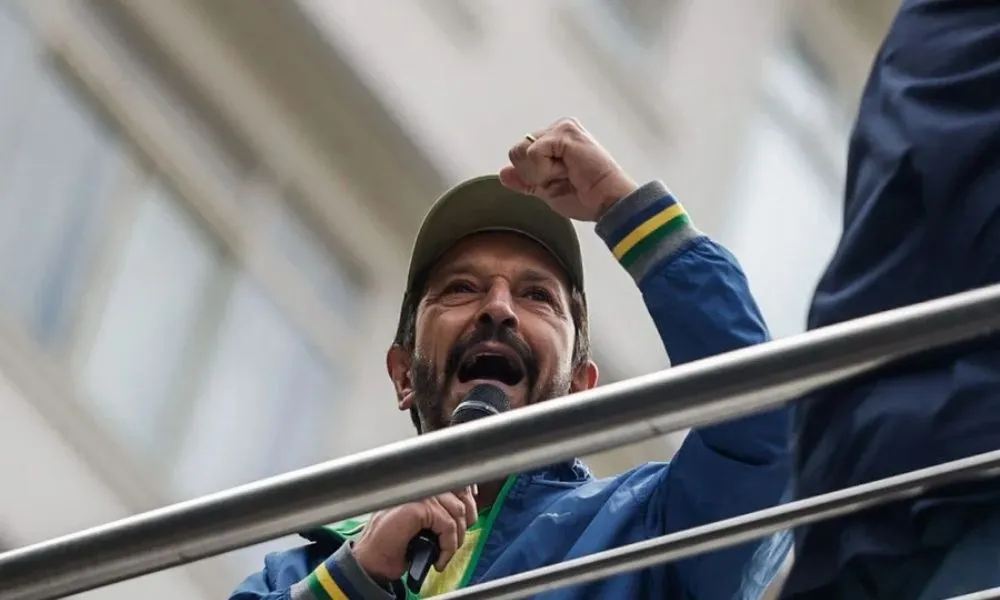 Ricardo Nunes declara apoio a Flávio Bolsonaro e afirma que grupo vai “ganhar de lavada” na eleição presidencial