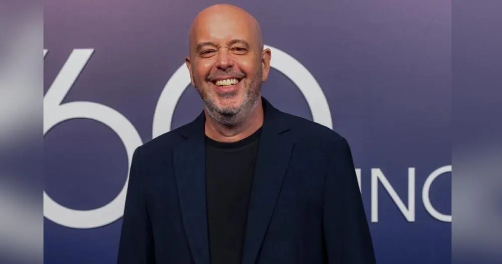 Alex Escobar anuncia cirurgia e se afasta temporariamente da TV Globo