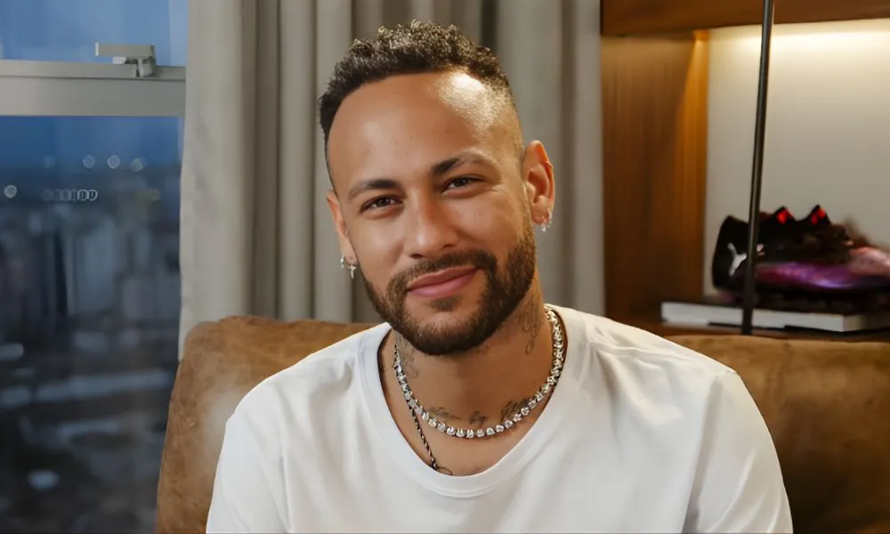 Neymar é processado por cozinheira após jornada de trabalho de até 16h por dia