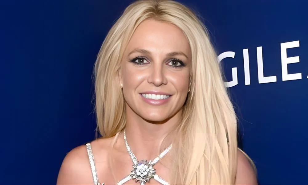 Após prisão e hospital, amigo de Britney Spears atualiza estado de saúde da cantora