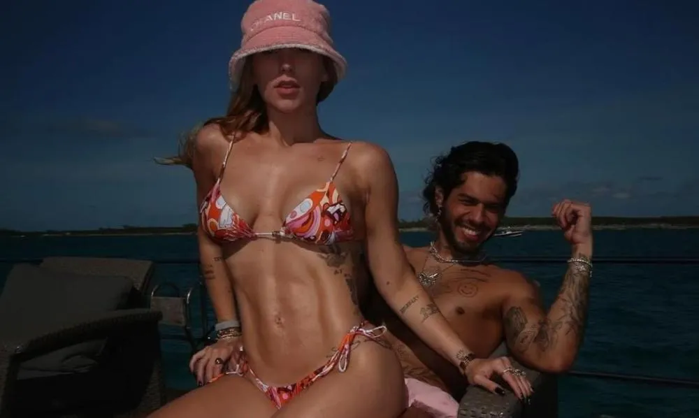 Virgínia Fonseca posa em clima 'caliente' com Zé Felipe e cantor declara: “Bora fazer mais um filho hoje”