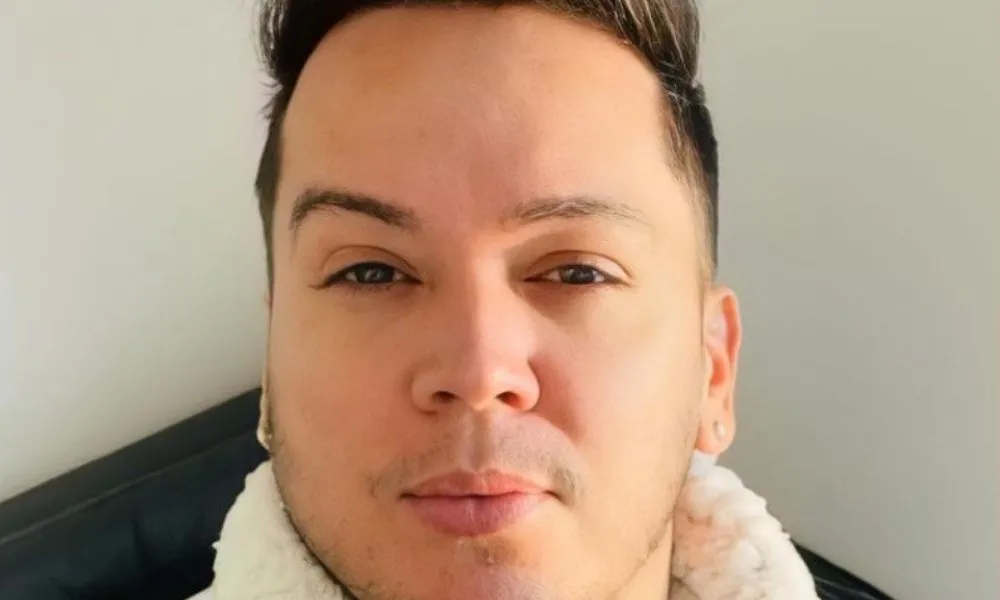 Pai de MC Melody se envolve em briga com ex-namorada após confusão em academia