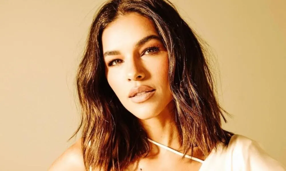 Saiba a doença auditiva relacionada a zumbidos e estresse descoberta por Mariana Rios