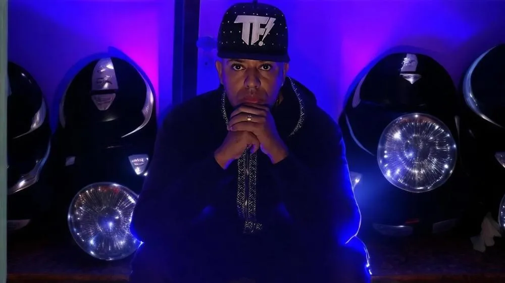MC Koringa celebra 30 anos de carreira e comenta sobre a evolução do Funk: “Tudo é cíclico”