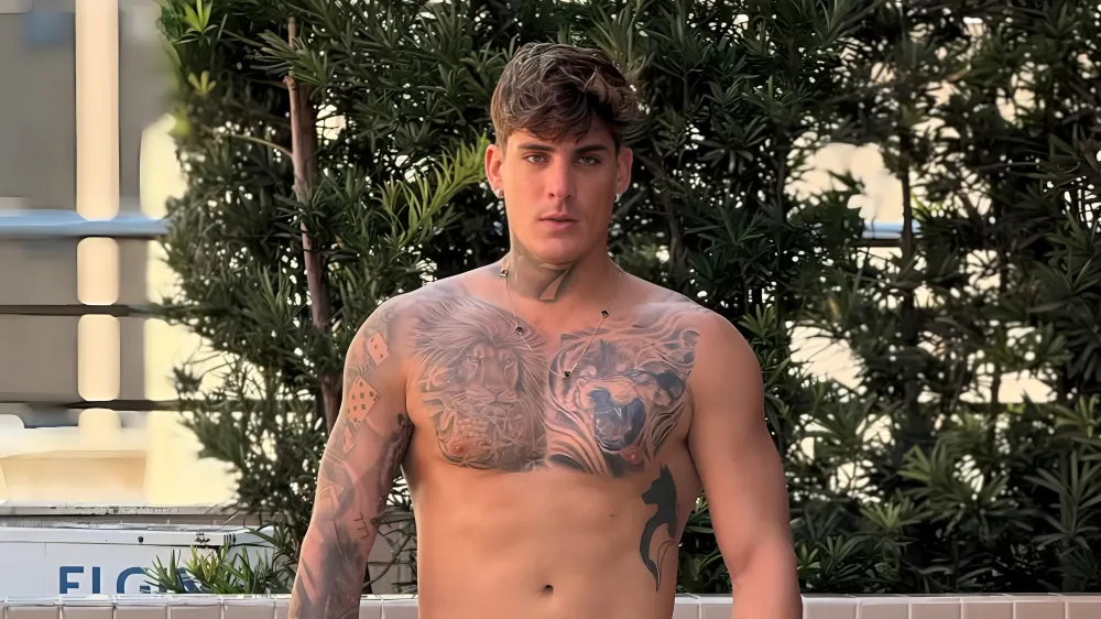 “Mentirosa safad*”: Tiago Ramos se revolta com ex-namorada, xinga a própria mãe e revela que foi denunciado
