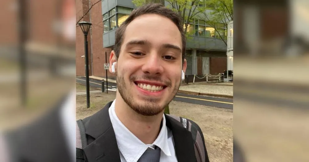 Estudante de medicina diagnosticado com câncer mostra dia a dia durante o tratamento e humaniza a internet