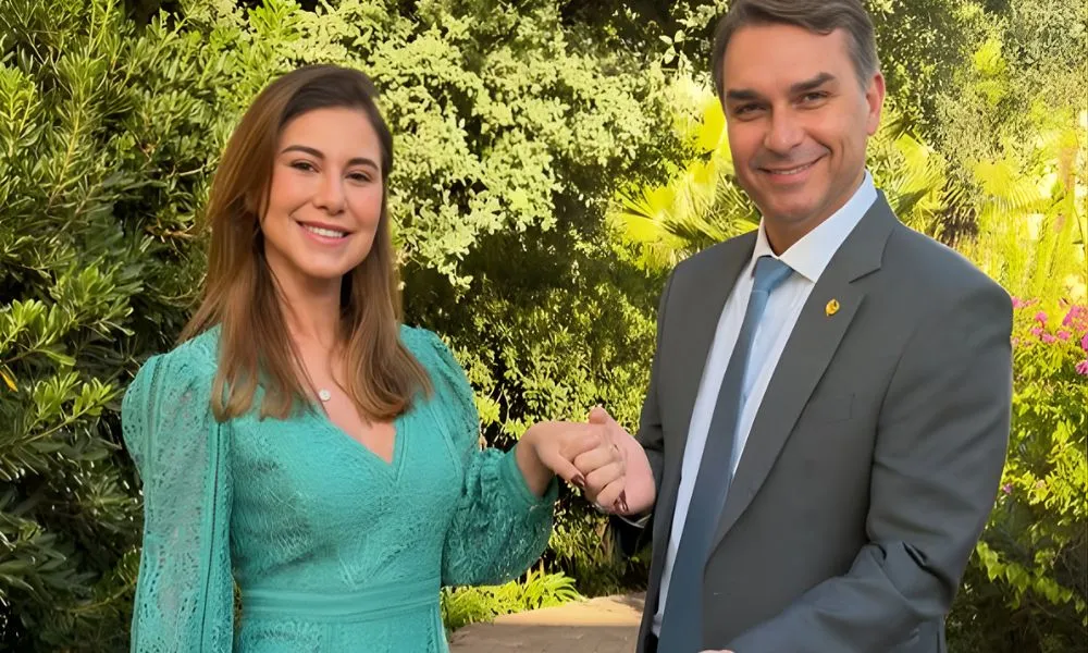 Esposa de Flávio impressiona em 1ª aparição ao lado do pré-candidato à Presidência