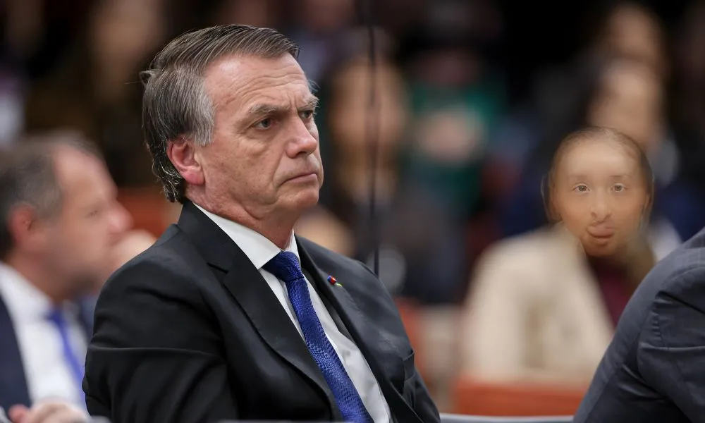 Após crises de calafrios e vômitos, Bolsonaro é encaminhado ao hospital; entenda