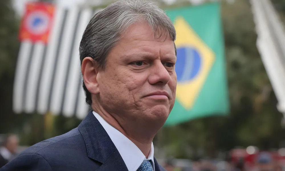 Governo Lula admite favoritismo de Tarcísio em SP e aumenta pressão para as eleições 2026
