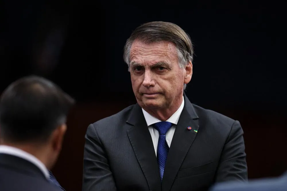 Jair Bolsonaro deixa UTI e é transferido para unidade semi-intensiva
