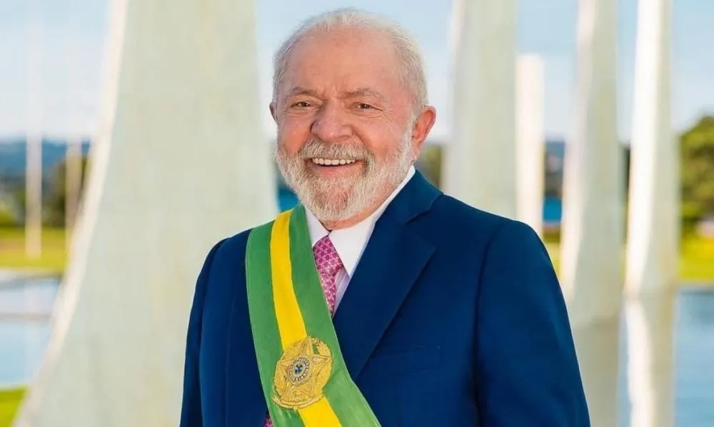 De acordo com novo boletim médico, mesmo lúcido, Lula permanece internado na UTI; saiba detalhes