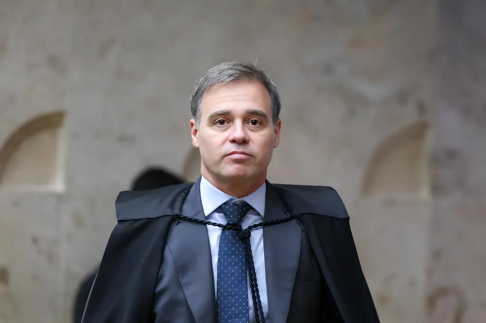Mendonça pressiona Vorcaro a revelar destino de dinheiro do caso Master
