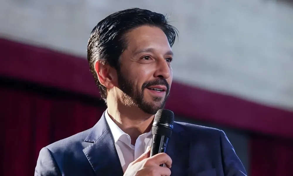 Ricardo Nunes critica saída de Tebet do MDB e diz que ministra atua como “marionete” de Lula