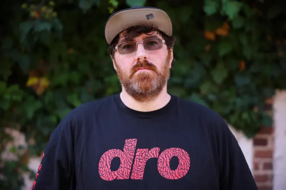 Conheça Michael Phillips, o homem com diagnóstico de micropênis de 0,97 cm