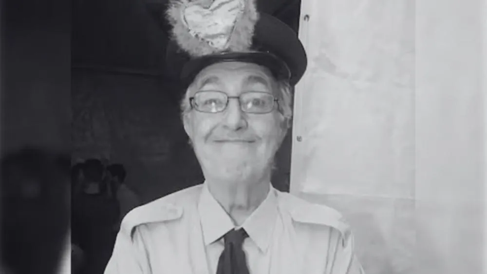 Morre aos 83 anos Roberto Marquis, humorista de 'A Praça é Nossa'