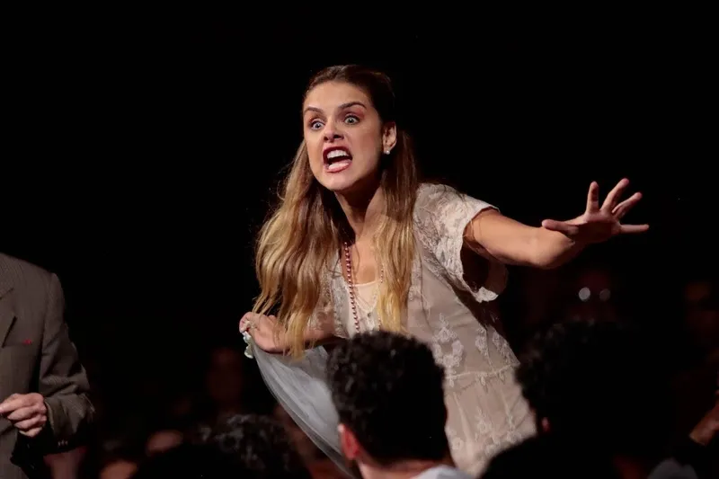 Paloma Bernardi entra em cartaz com o espetáculo “O Cravo e a Rosa” em Niterói