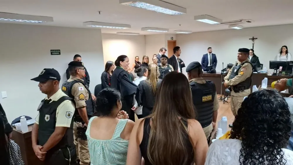 Mãe que matou e cortou parte íntima de abusador de sua filha é absolvida