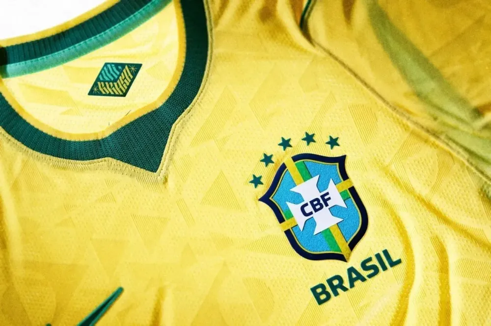 Após polêmica, CBF recua e tira 'Vai, Brasa!' do uniforme para Copa do Mundo