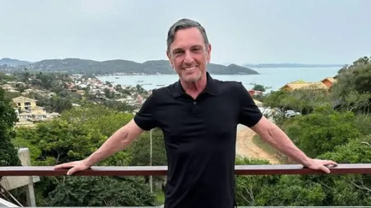  Com sintomas de gastroenterite, Paulo Miklos, ex-vocalista do Titãs, é internado na UTI