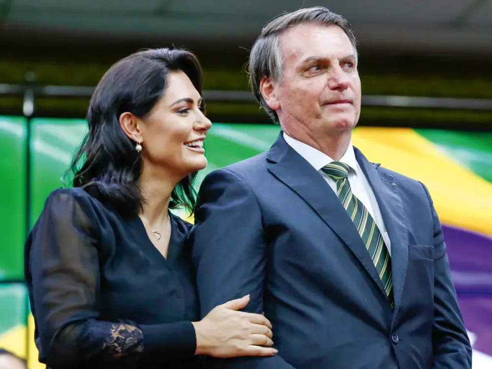 Michelle diz que vai priorizar saúde de Bolsonaro após alta: “Política zero”