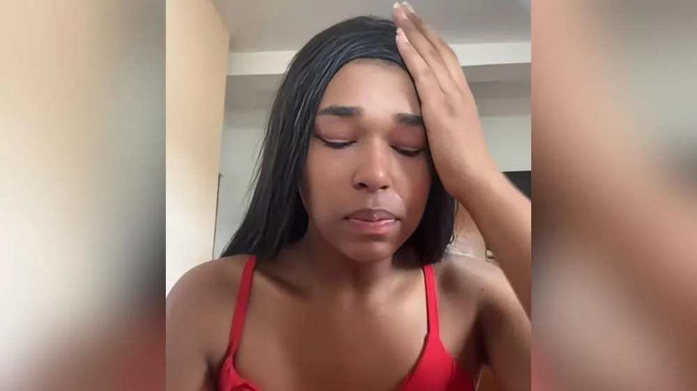 “Tenho medo”: Jovem trans viraliza nas redes ao chorar por ser convocada pelo Exército