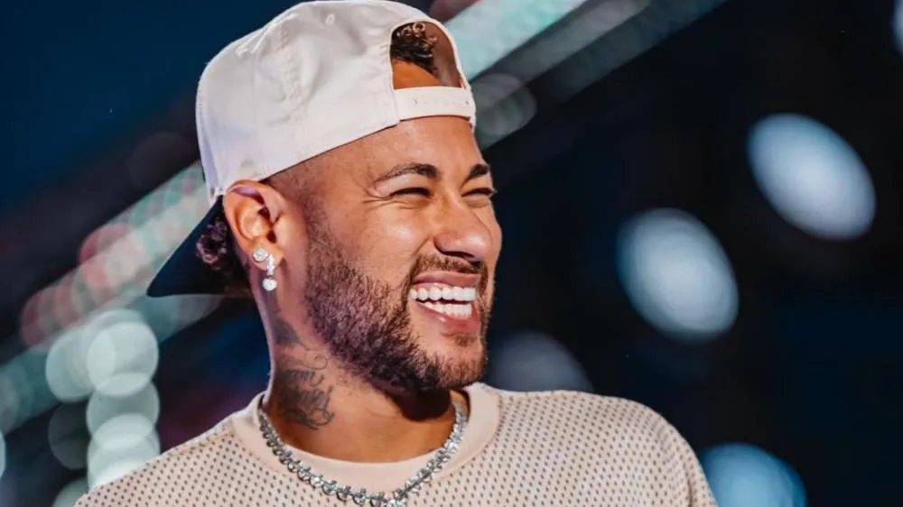 Justiça anula multa milionária a Neymar por lago artificial no RJ; entenda