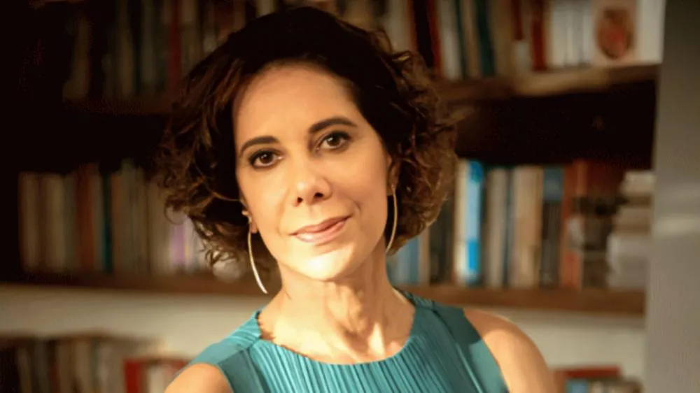Ângela Vieira se irrita com deboche na porta de casa e reação divide opiniões