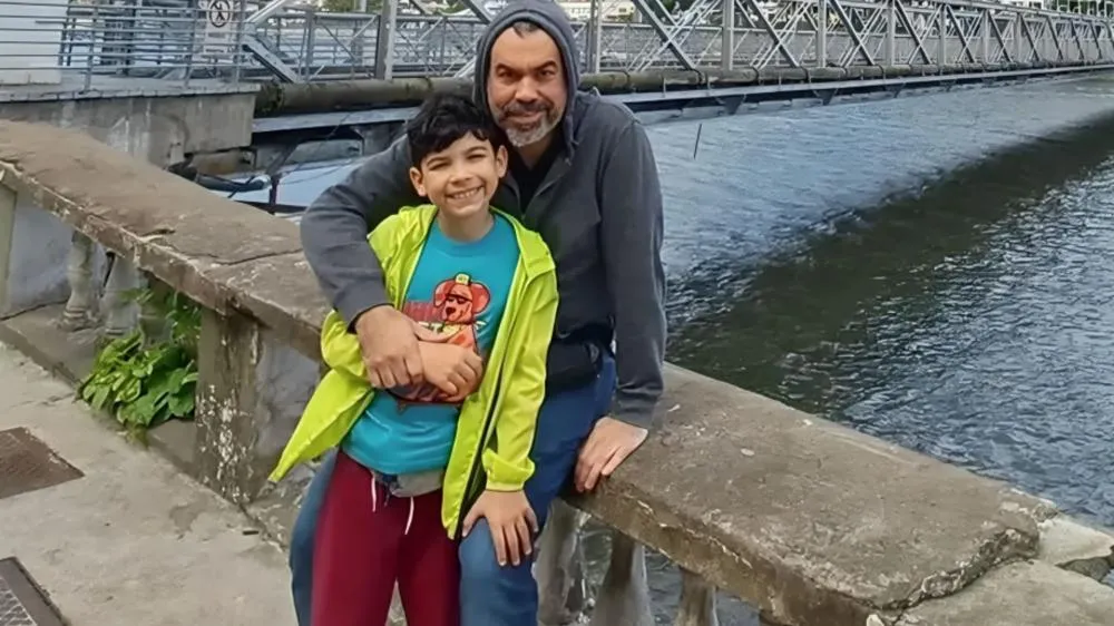 “Só queria sepultar meu filho”: Humorista se manifesta sobre contradição em acidente que vitimou filho e ex-exposa
