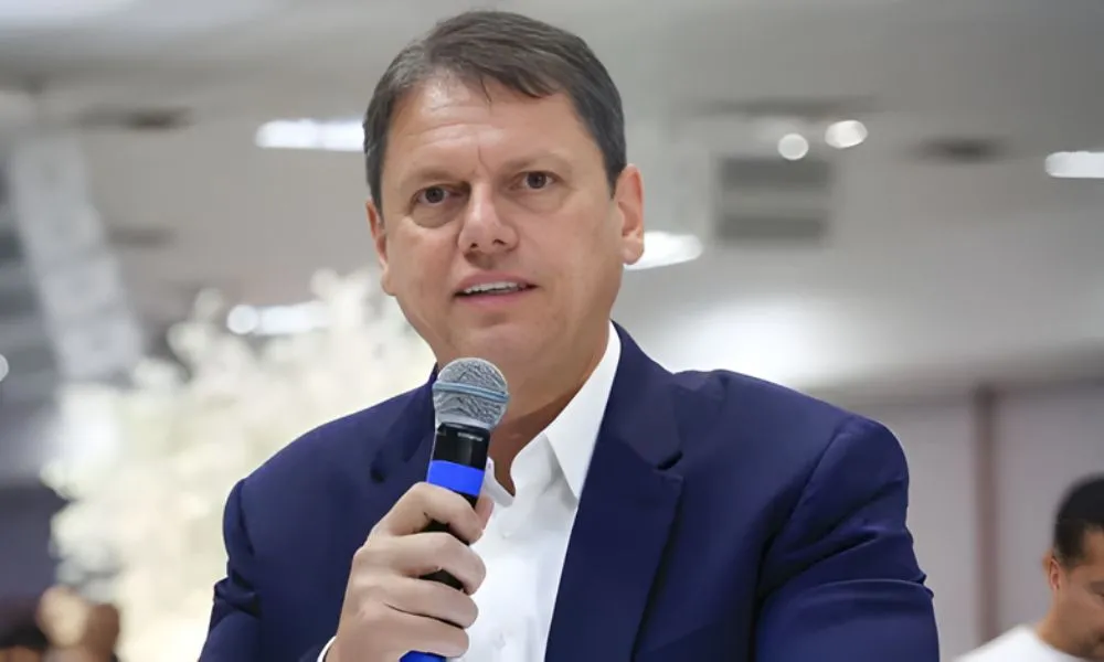 Pesquisa aponta vitória de Tarcísio contra qualquer oponente no 1º turno em SP