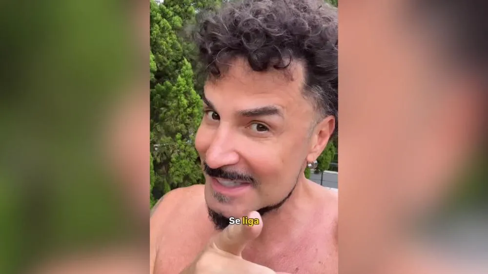 Latino solta o verbo sobre ataques nas redes: “Tem que parar com essa hipocrisia”