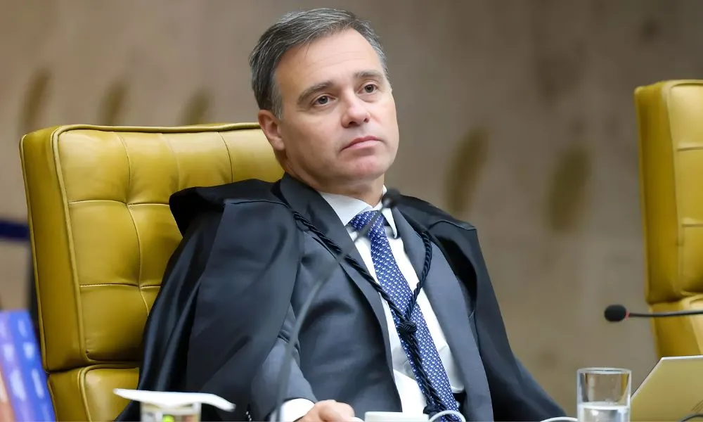 Relator do caso Master, Mendonça recebe homenagem em evento com Tarcísio