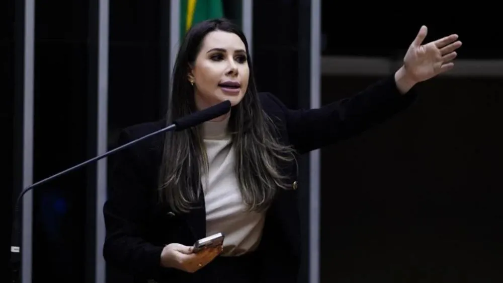 Carol de Toni trabalha por anistia a caminhoneiros multados por Moraes; entenda