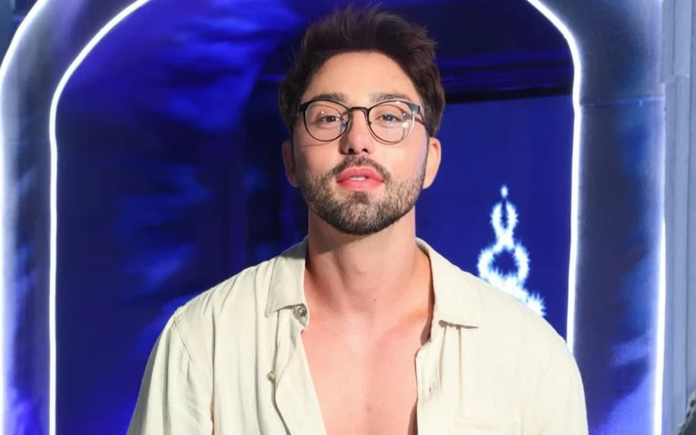 Após ter dito que não gostaria de ter filho gay, Rico Melquiades desabafa e rebate críticas: “Eu sei o que é sofrer na pele”