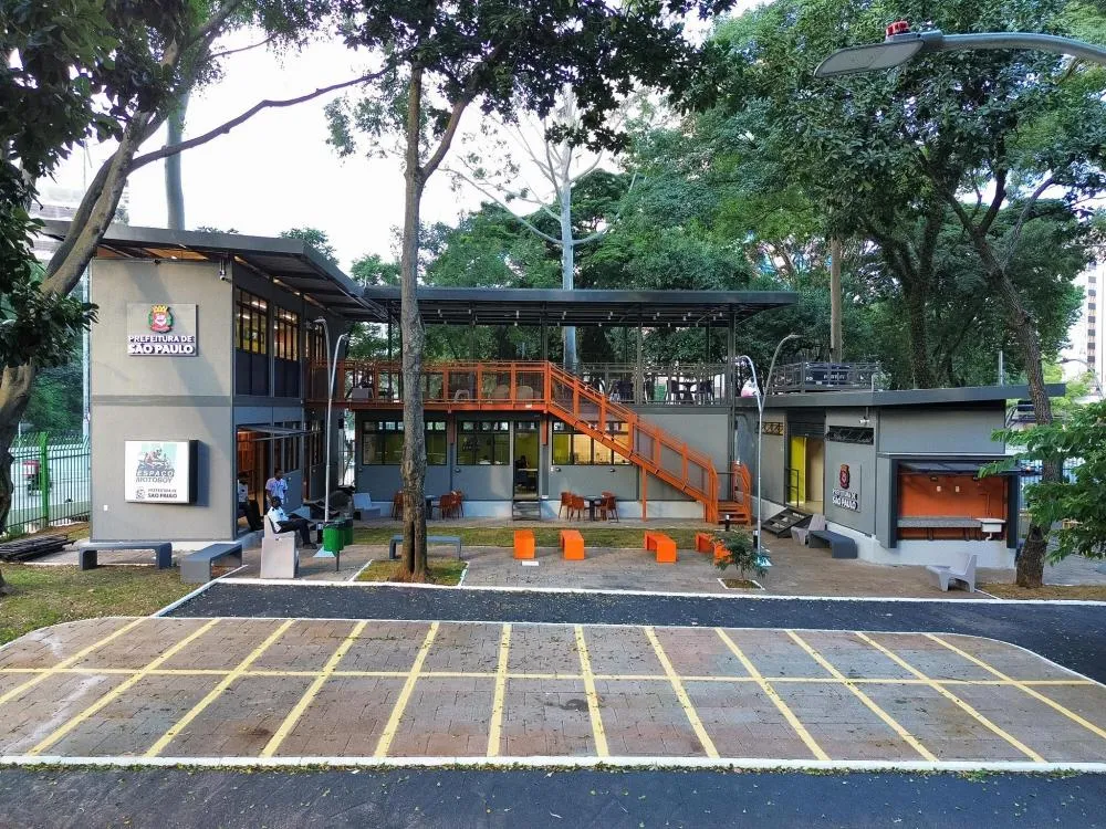 São Paulo inaugura primeiro Espaço Motoboy com estrutura gratuita na Avenida Paulista