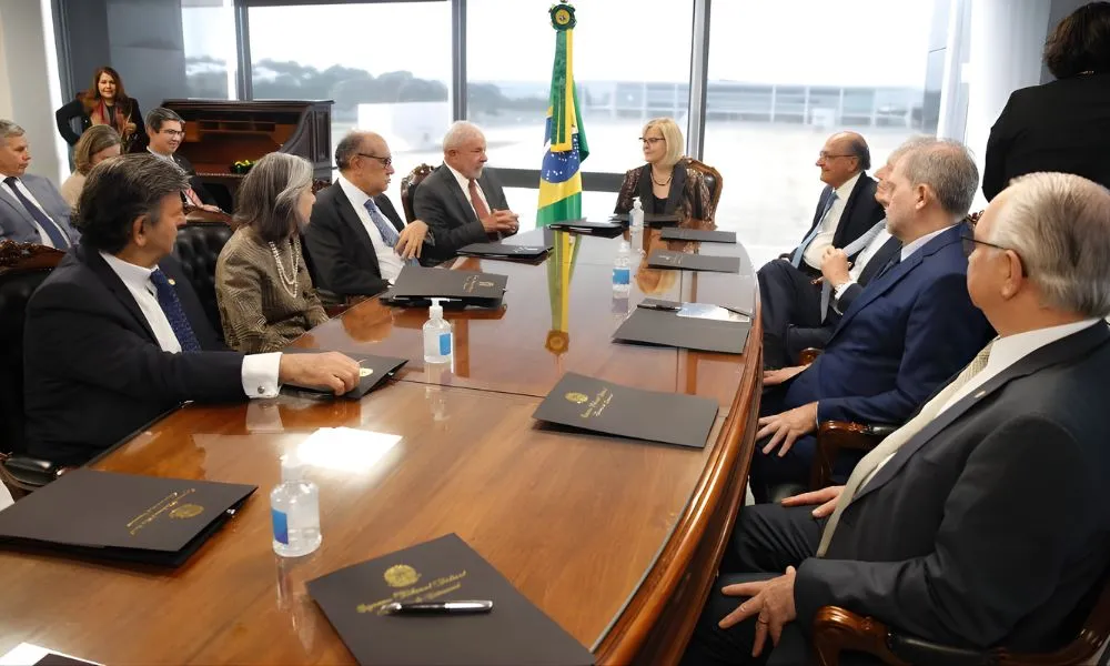 Lula se reúne com ministros para definir entrega do projeto do fim da escala 6x1