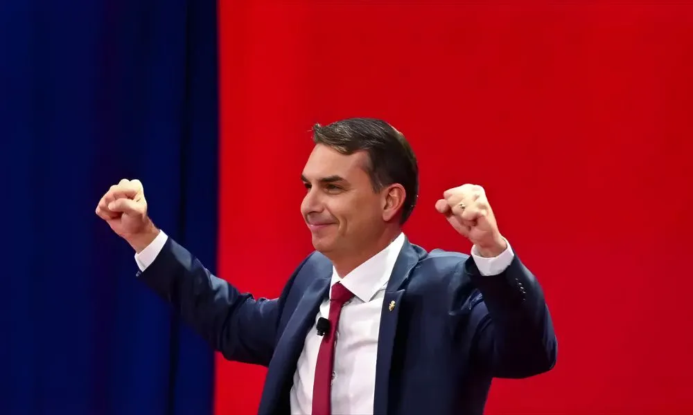 PL planeja vice mulher para Flávio e evitar 'erro fatal' de 2022