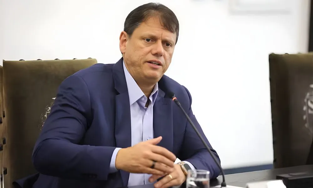 Pré-candidato, Tarcísio defende PEC que põe fim à reeleição