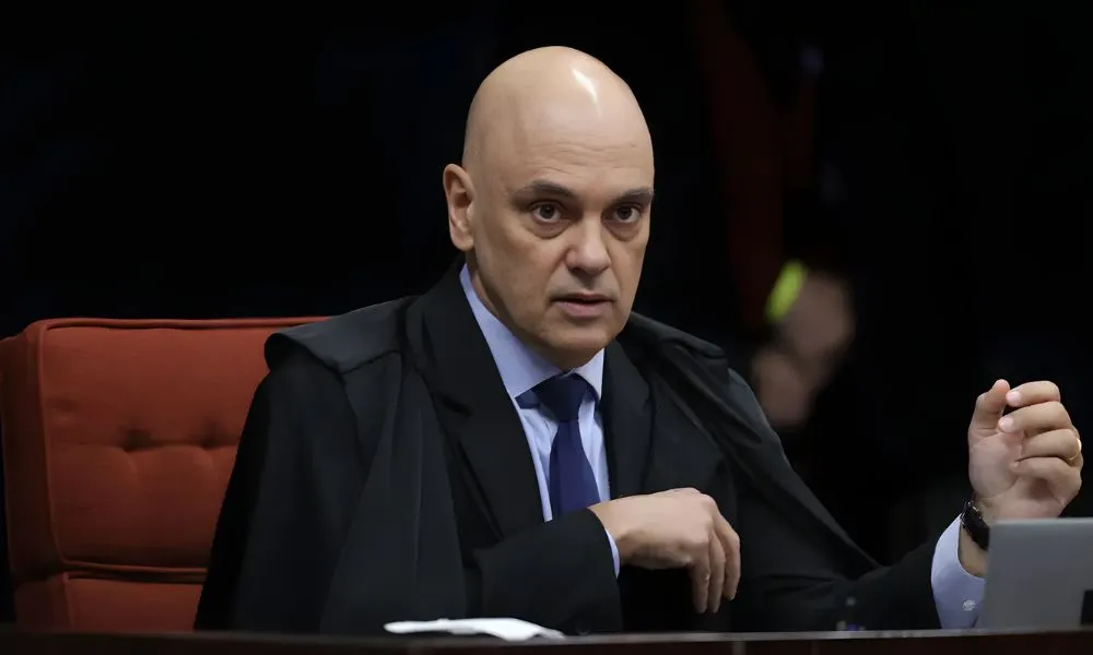 Moraes decreta perda imediata dos cargos de oficiais condenados pelo 8/1