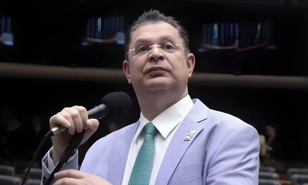 Para líder do PL, demissão do presidente do INSS foi “sacrifício para conter danos”