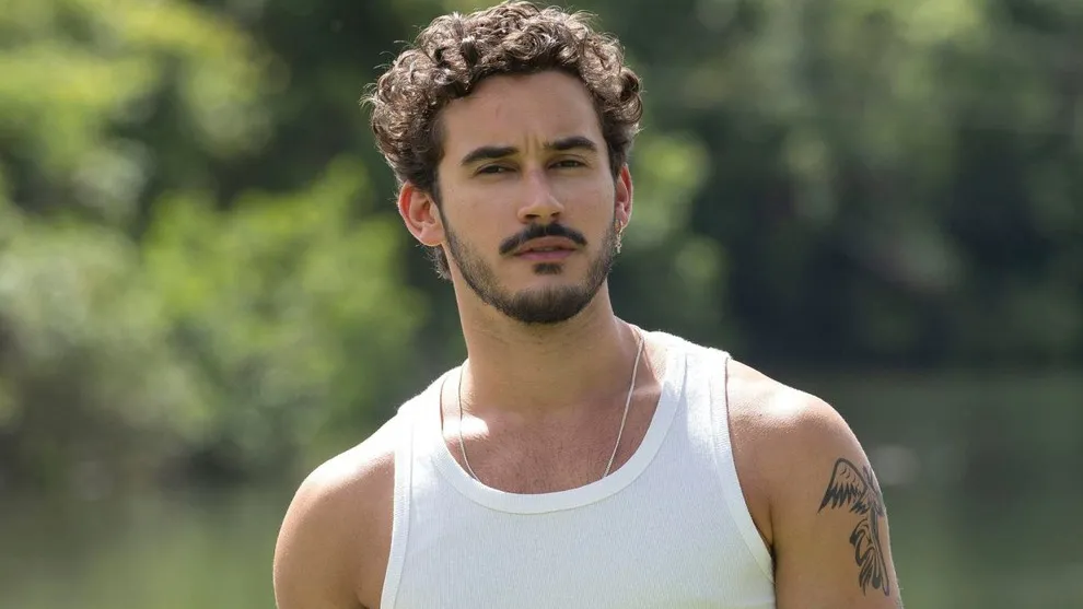 Filipe Bragança, galã de “Coração Acelerado”, assume romance com atriz da novela: “Se conhecendo melhor”