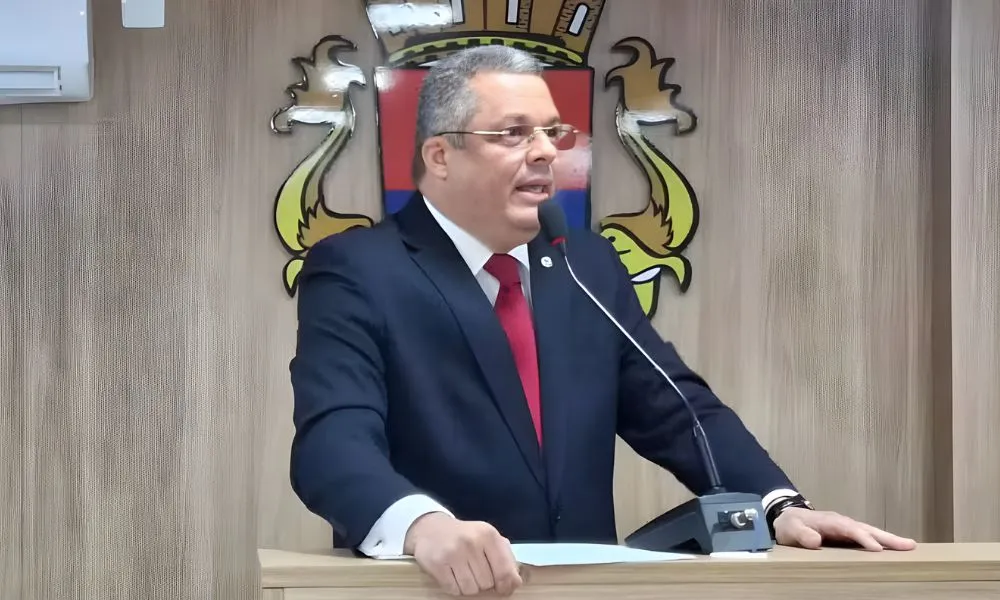Prefeito “Amigão” é afastado por suspeita de direcionar licitação para CV
