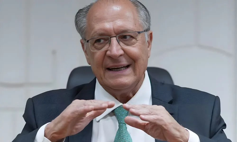 Alckmin rebate Datafolha após empate entre Lula e Flávio: “Pesquisa é o momento”