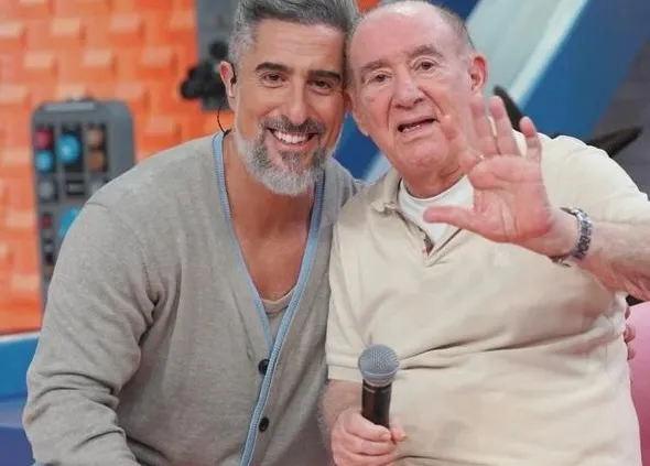 Após ser homenageado, Renato Aragão agradece a Marcos Mion, que reage “Demonstração de puro amor e admiração”
