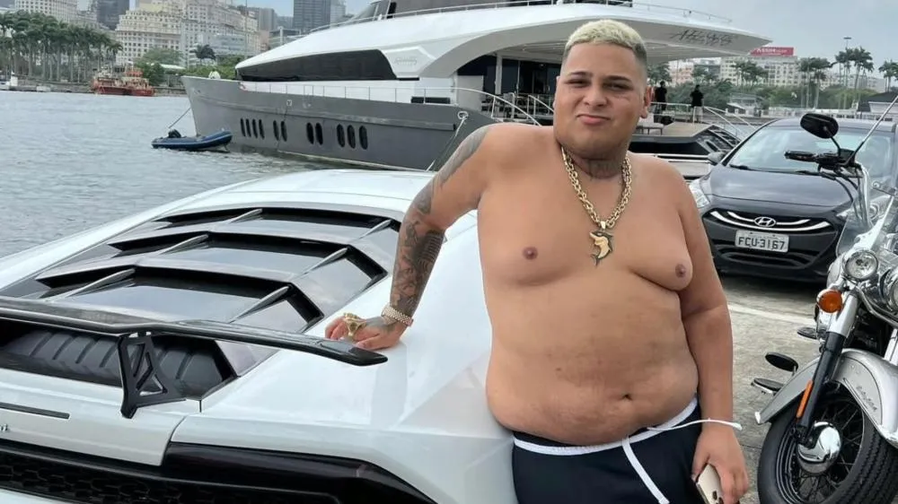 Preso em operação, MC Ryan deixa IML após exame de corpo delito em SP