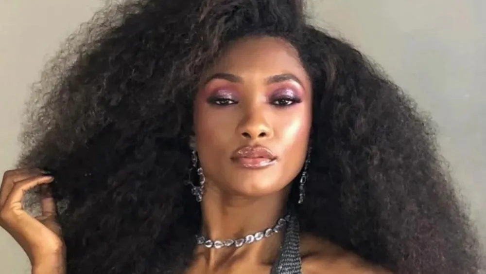 Erika Januza surge pela primeira vez após internação e alerta: “A bactéria quase indo de um rim para o outro”