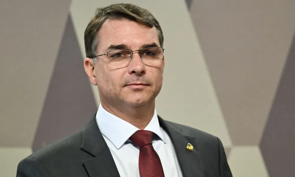 Após milhões gastos em aluguel de cruzeiros na COP30, Flávio Bolsonaro reage: “Surreal”