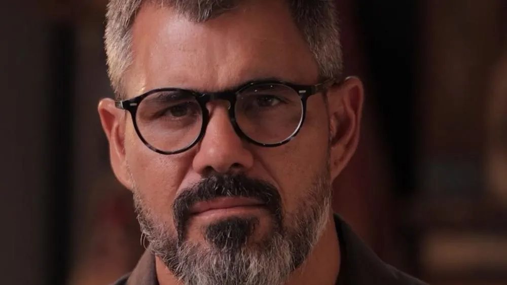 Juliano Cazarré é atacado por famosos após criar evento para “fortalecer homens”; entenda